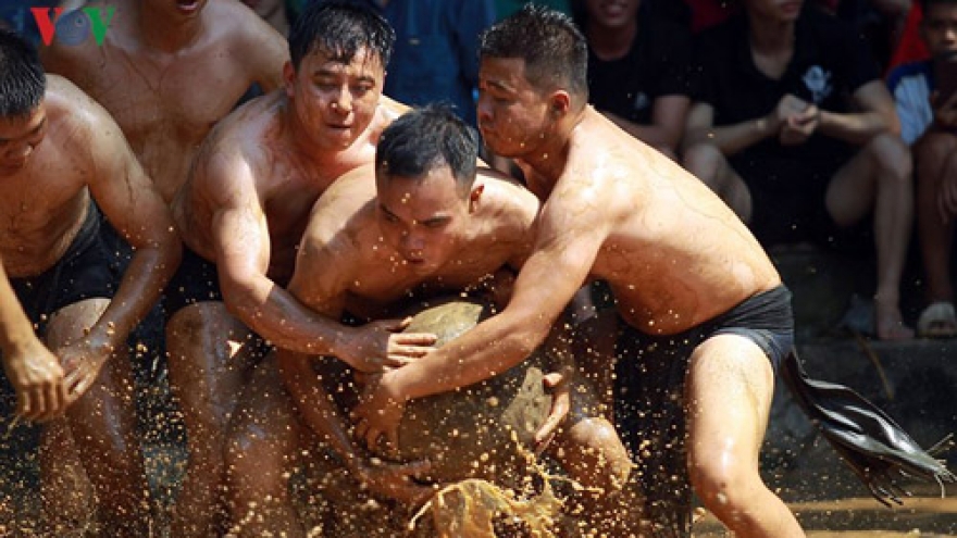 Gripping mud ball wrestling festival of Bac Giang