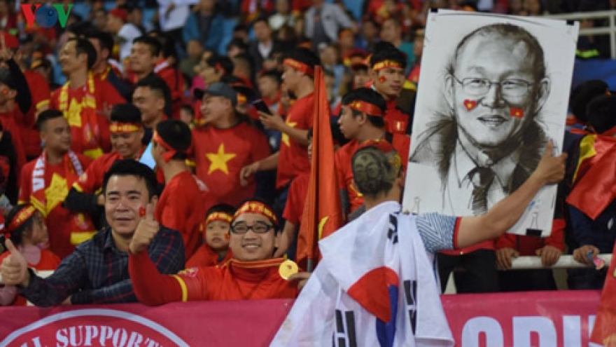 Football fans pack into My Dinh stadium for final AFC U23 Championship qualifier