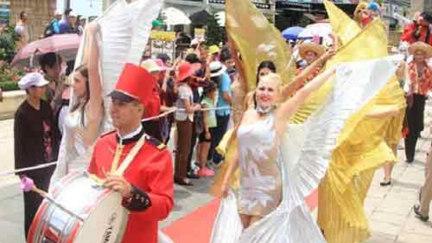 
        Ba Na Hills animated with Summer Festival
                          
                      