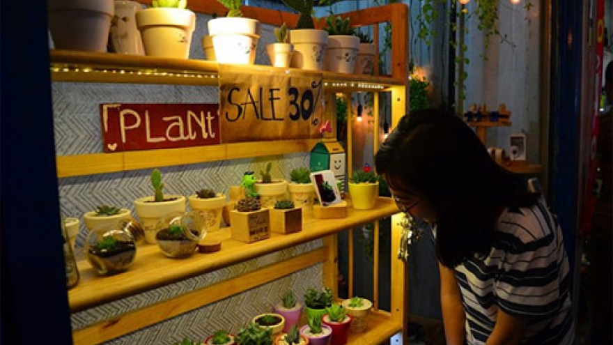Eco Box - a container flea market in town