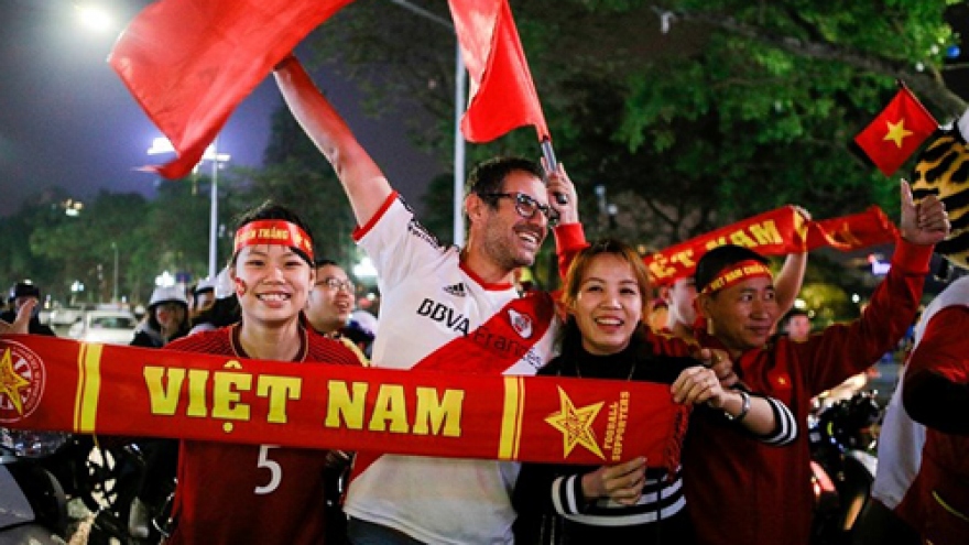 Local fans celebrate U23 Vietnam reaching AFC quarter-finals