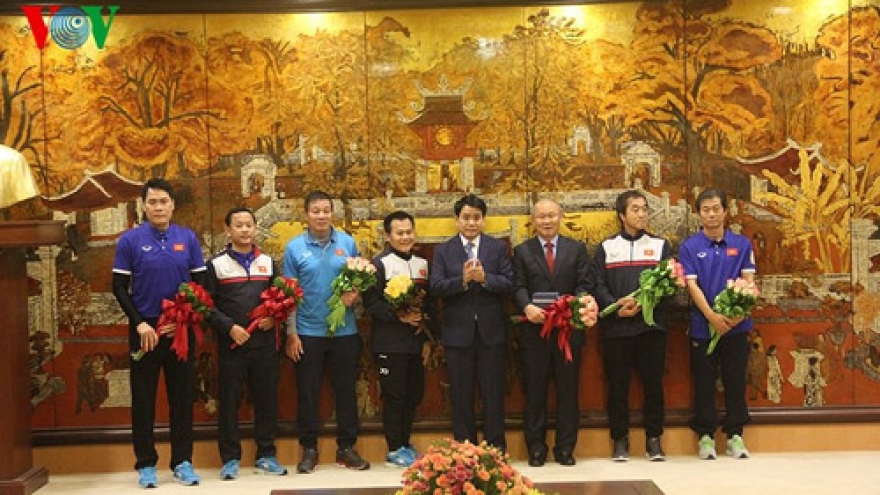 Hanoi leaders warmly receive Vietnam U23s