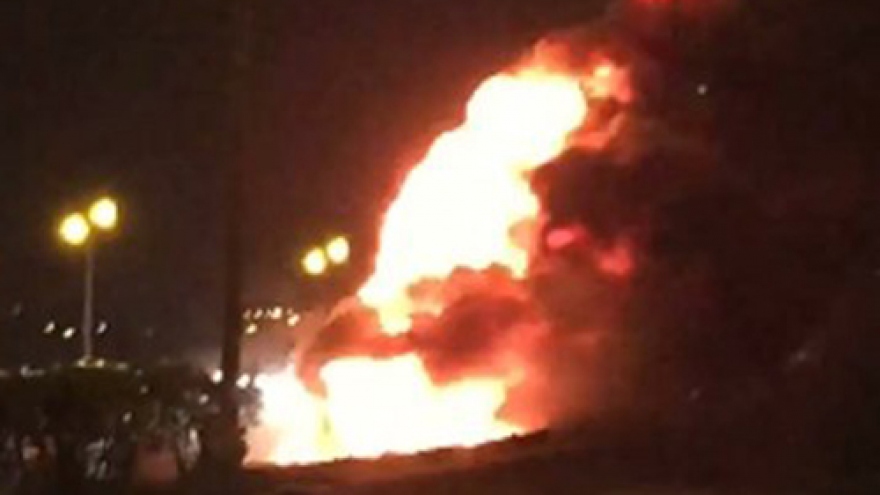 Container truck bursts into flames on Thanh Tri Bridge