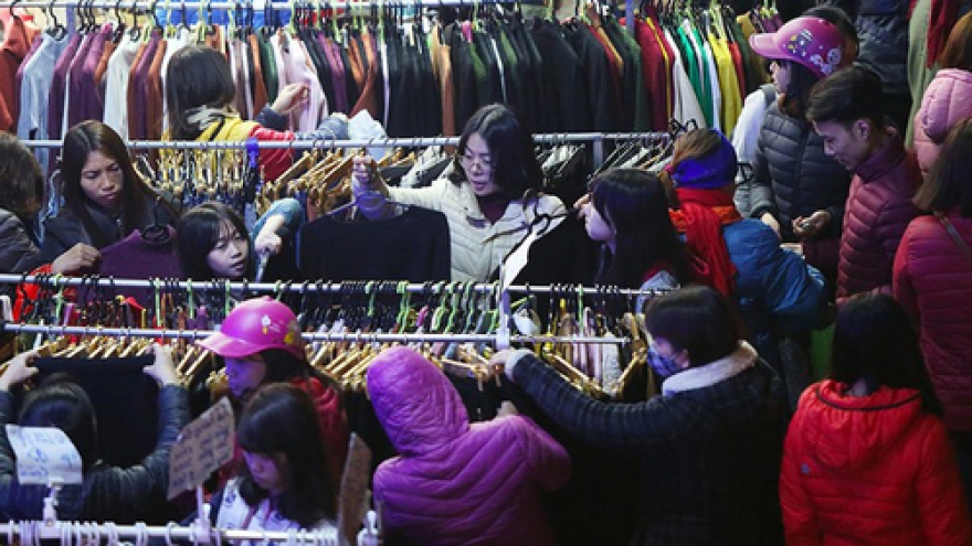 Busy street shopping in Hanoi as Tet drawing near