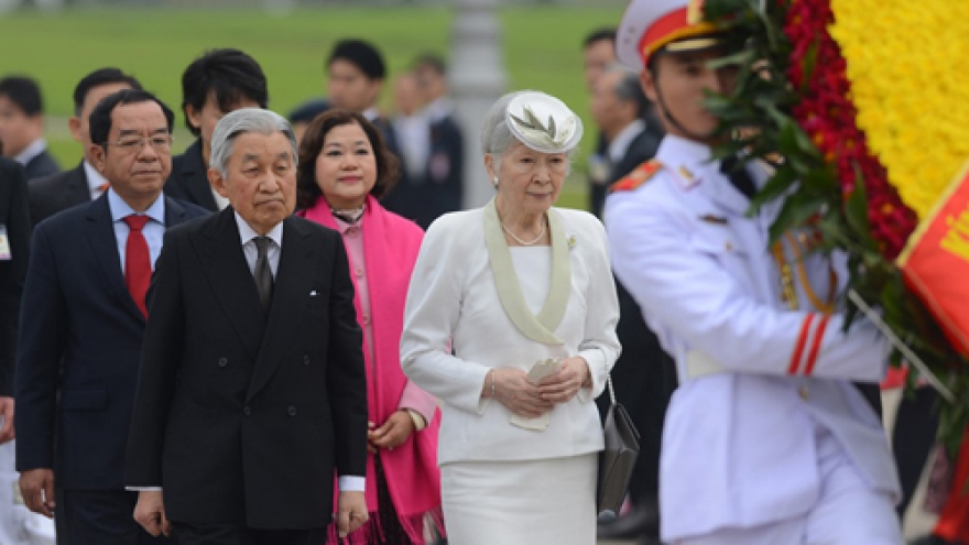 Japanese Emperor and Empress honour President Ho Chi Minh
