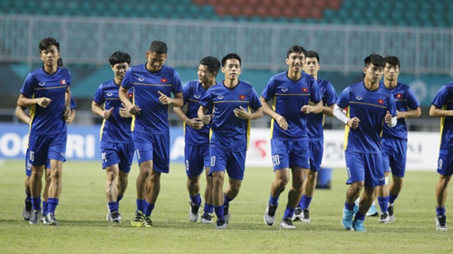 Vietnamese team train in Pakansari Stadium before semi-finals