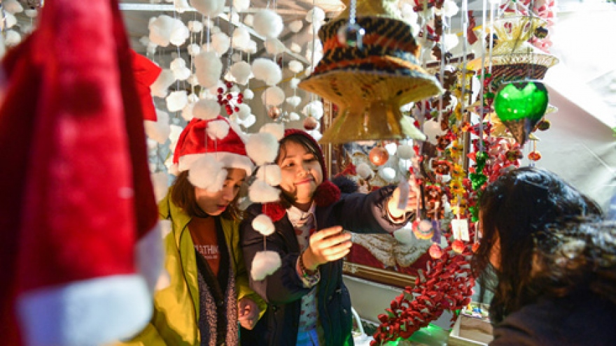 
        First German Christmas Market opens in Hanoi
                          
                      