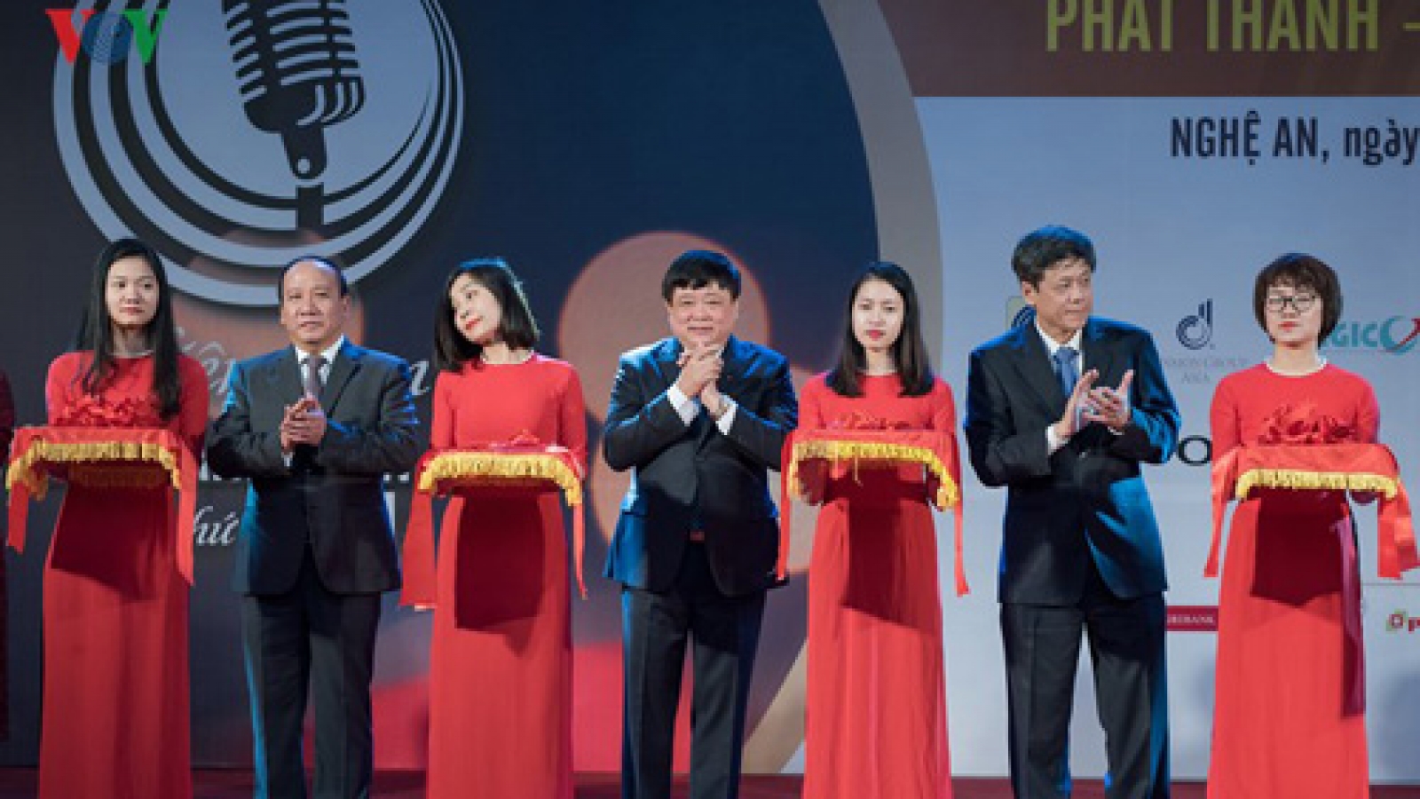 Exhibition of radio and TV tech opens in Nghe An