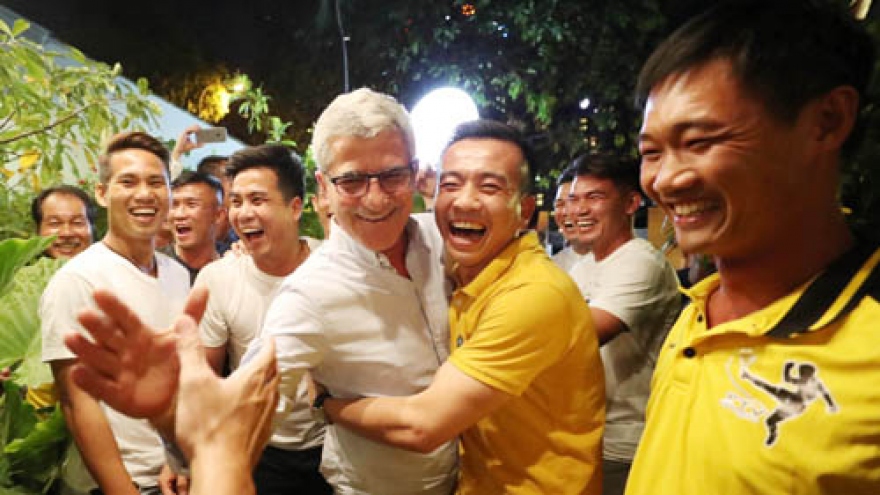 Vietnamese champions of the 2008 AFF Cup reunite with Coach Calisto 