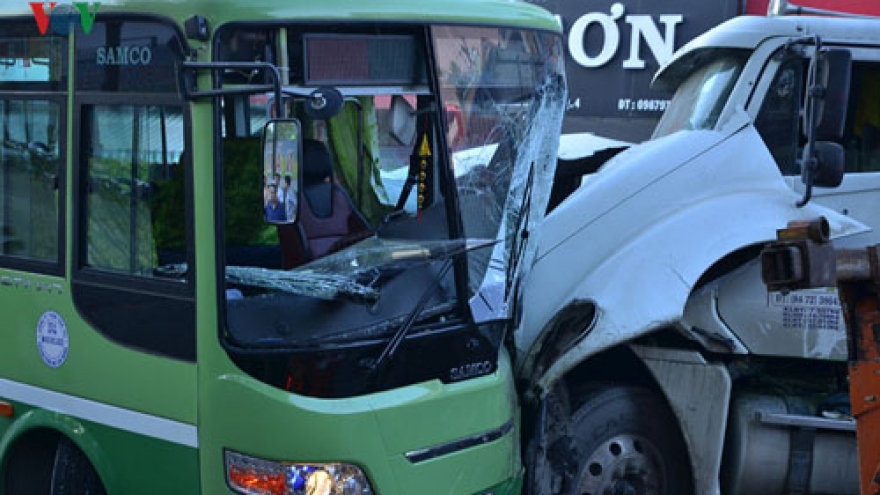 At least 10 injured in HCM City bus, semi-truck crash 