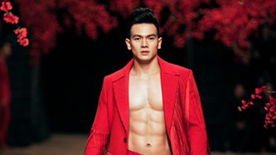 Xuan Tien enthrals in Do Manh Cuong’s designs 