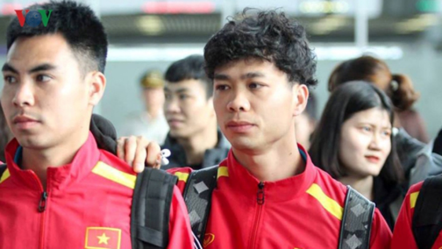 Vietnamese team jet off to Qatar to prepare for Asian Cup 2019 finals