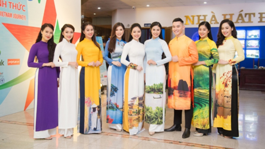 Models charm in Ngoc Han’s Ao dai designs