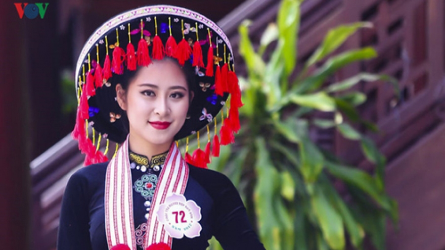 Phuong Anh crowned Miss Hoa Ban 2017