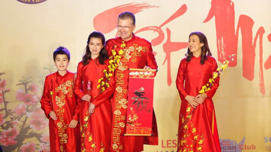 US Ambassador, his family wear red Ao Dai to embassy Tet event