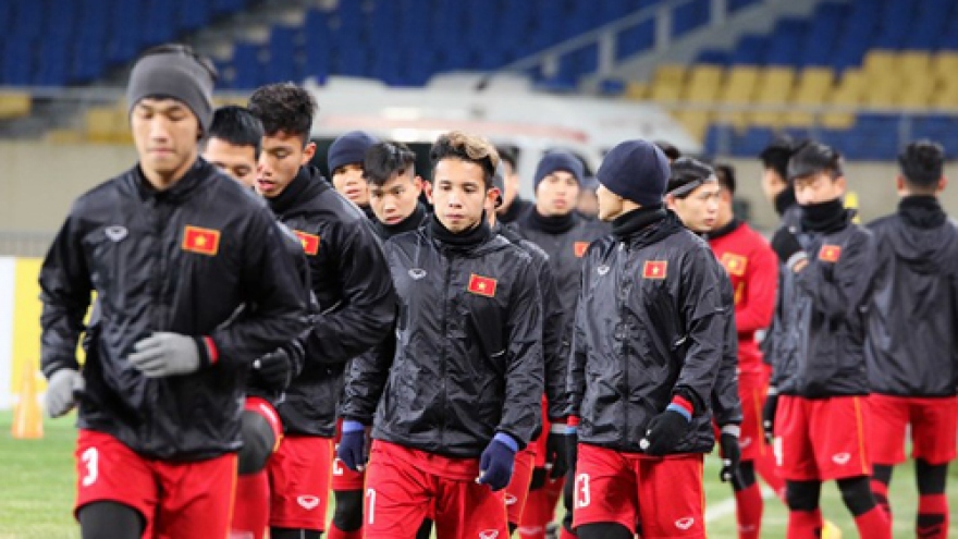 Vietnam U23s train on the pitch before AFC Championship kicks off