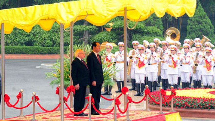 In pictures: Welcome ceremony for Irish President 