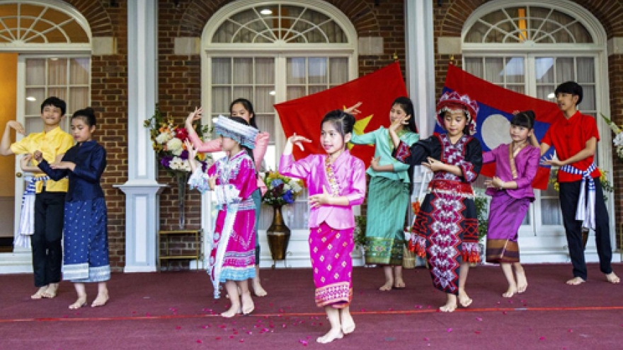 Vietnam-Laos friendship exchange reinforces solidarity