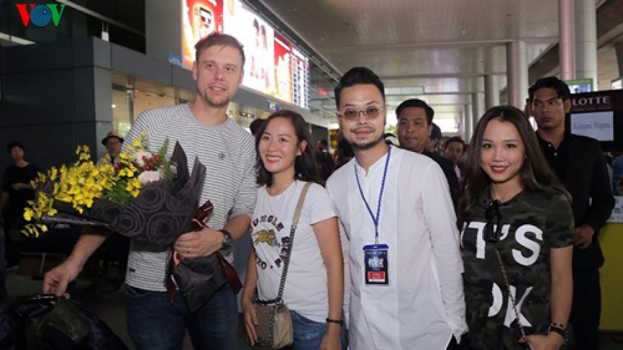 DJ Armin van Buuren warmly welcomed in Vietnam