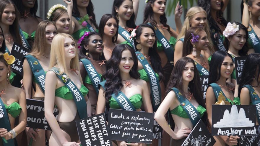 Hoang Hanh takes part in swimsuit segment of Miss Earth 2019 