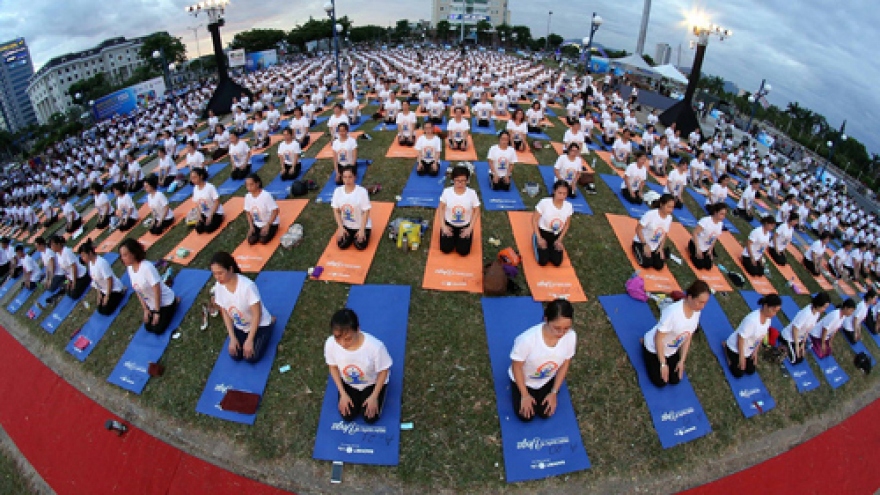 Fifth International Day of Yoga marked in HCM City,Danang