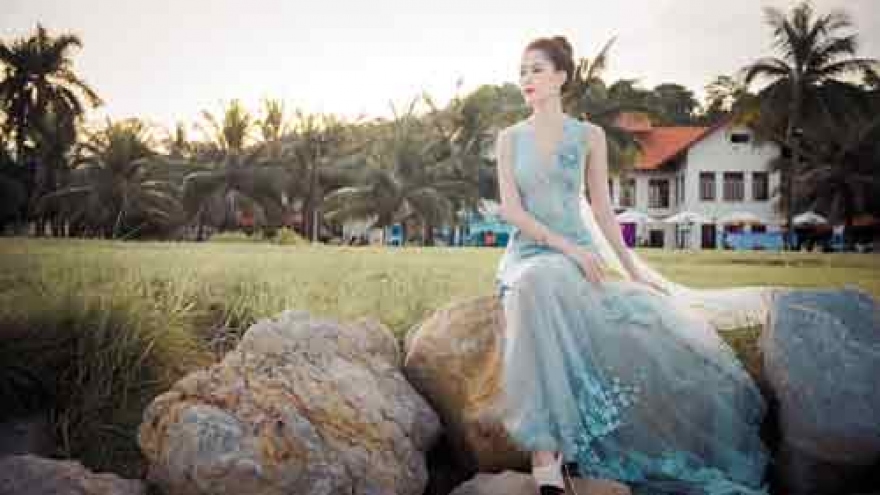 Thu Thao does beautiful job judging Miss Vietnam