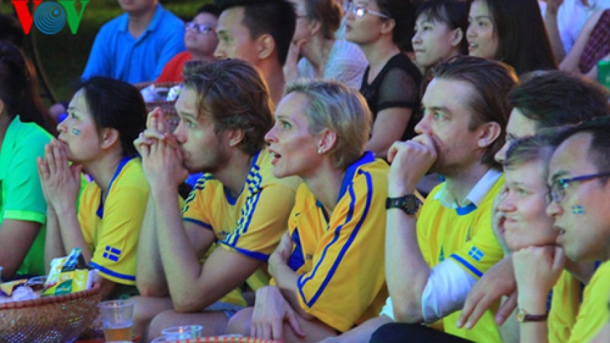 Swedish fans upset over loss to Italy