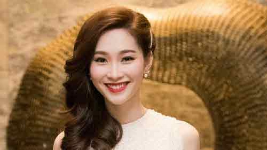 Miss Vietnam 2012 shines in Hanoi event