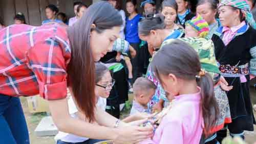 Beauty queens help build school in Yen Bai Province