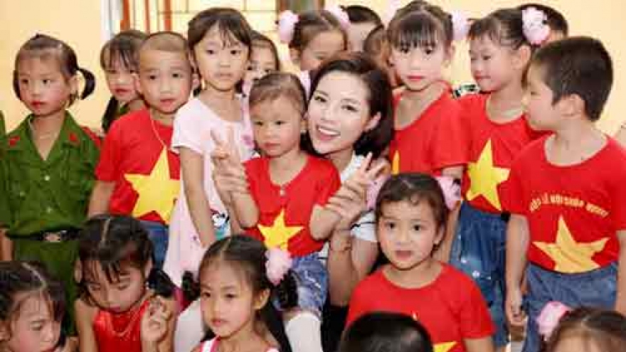 Ky Duyen’s charity activities help poor students in Tuyen Quang