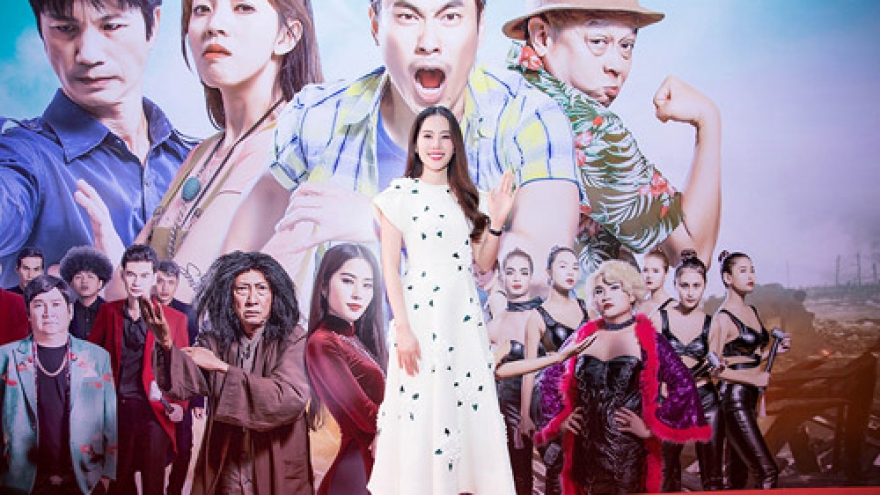 Nam Em looks flawless at “789Muoi” film premiere 