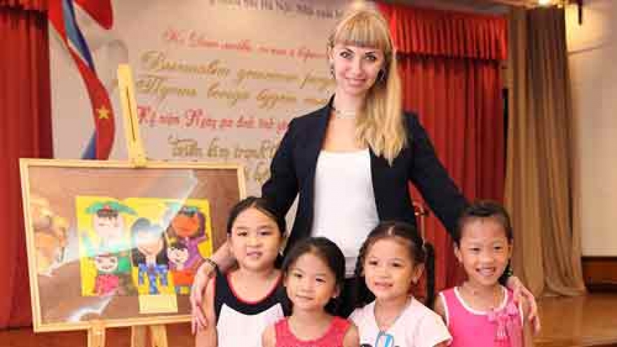 Children painting exhibition marks Vietnam and Russia Family Day