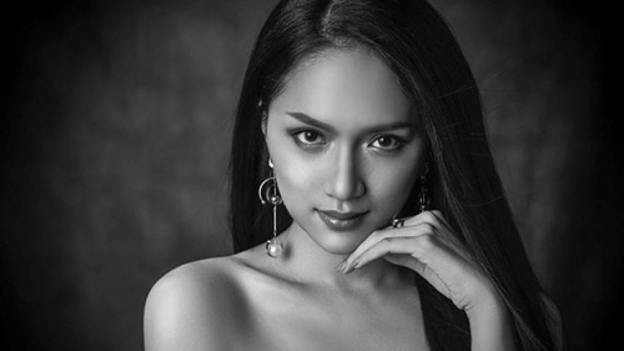 Charming portrait of Huong Giang at int’l transgender pageant