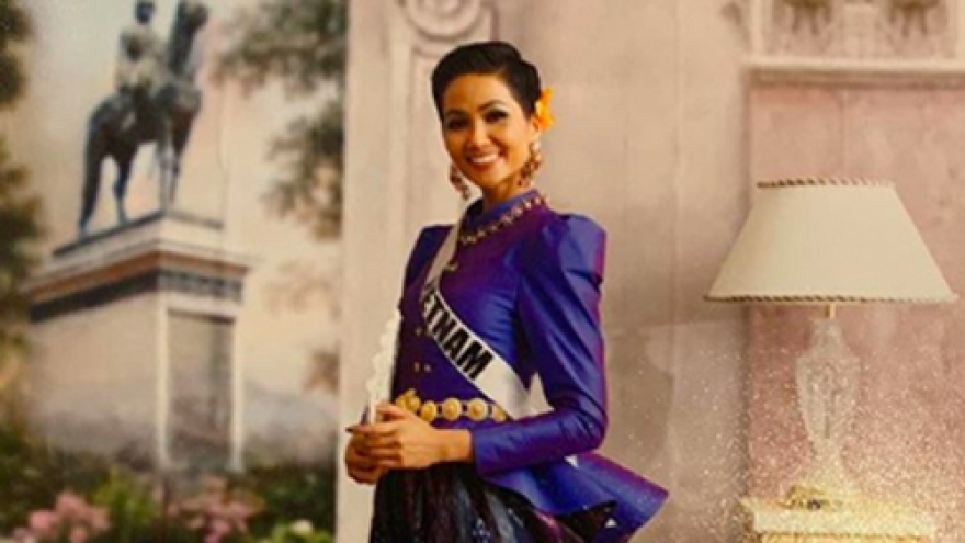 Miss Universe contestants shine in Thai outfits