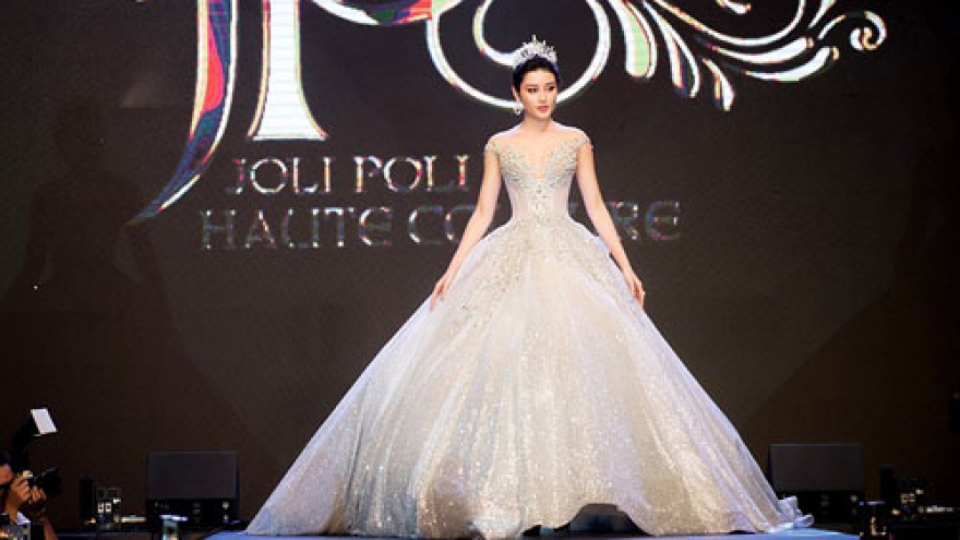 Huyen My dazzles in white at Hanoi event