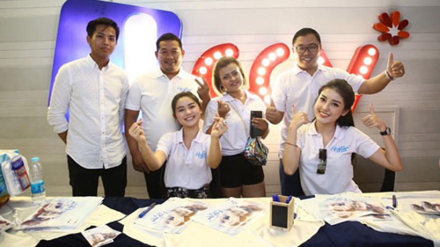 Huyen My receives warm welcome in Myanmar