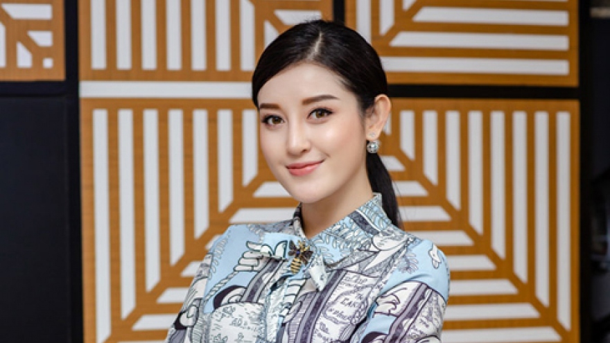 Huyen My beguiles in blue at Hanoi event
