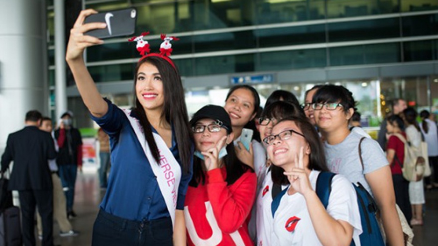 Le Hang returns from Miss Universe 2016 kick-off tour