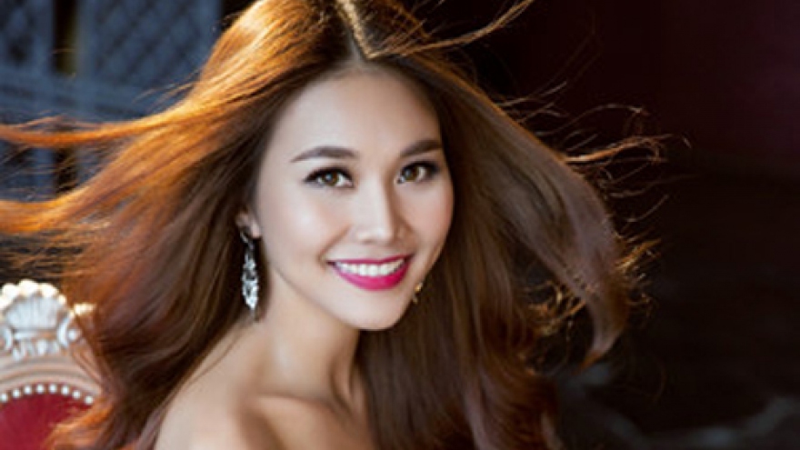 Thanh Hang extremely sexy in sawn cut dresses