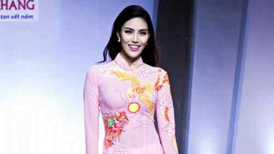 
        Lan Khue returns to catwalk after months of absence
                          
                      