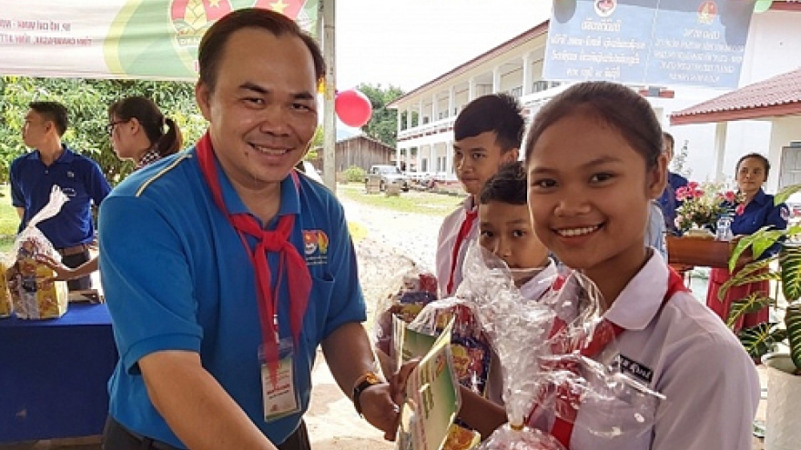 HCM City volunteers take part in charity trip to Laos