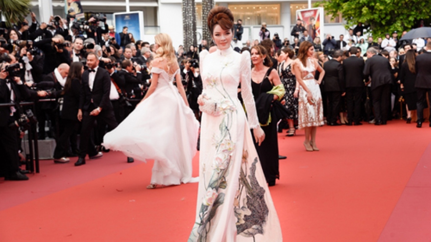 Nha Ky charming in Ao Dai at Cannes Film Festival
