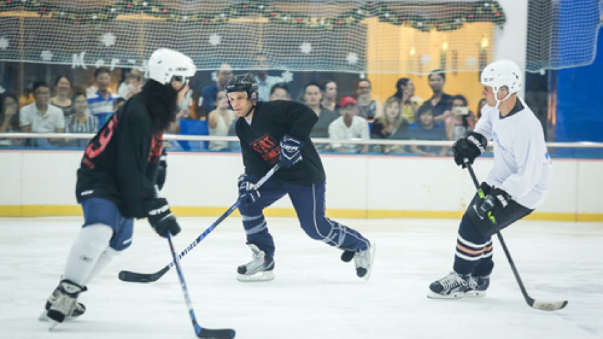 Vietnam’s first ice hockey match held in HCM City