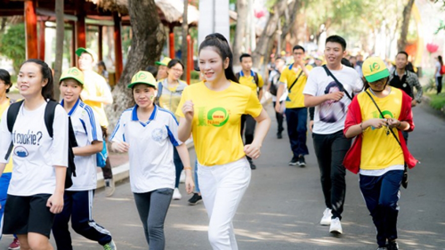 Nha Ky joins marathon to support pediatric cancer patients