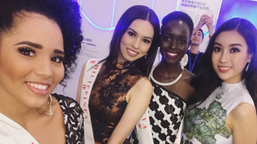 My Linh joins Miss World contestants in Guangdong party 