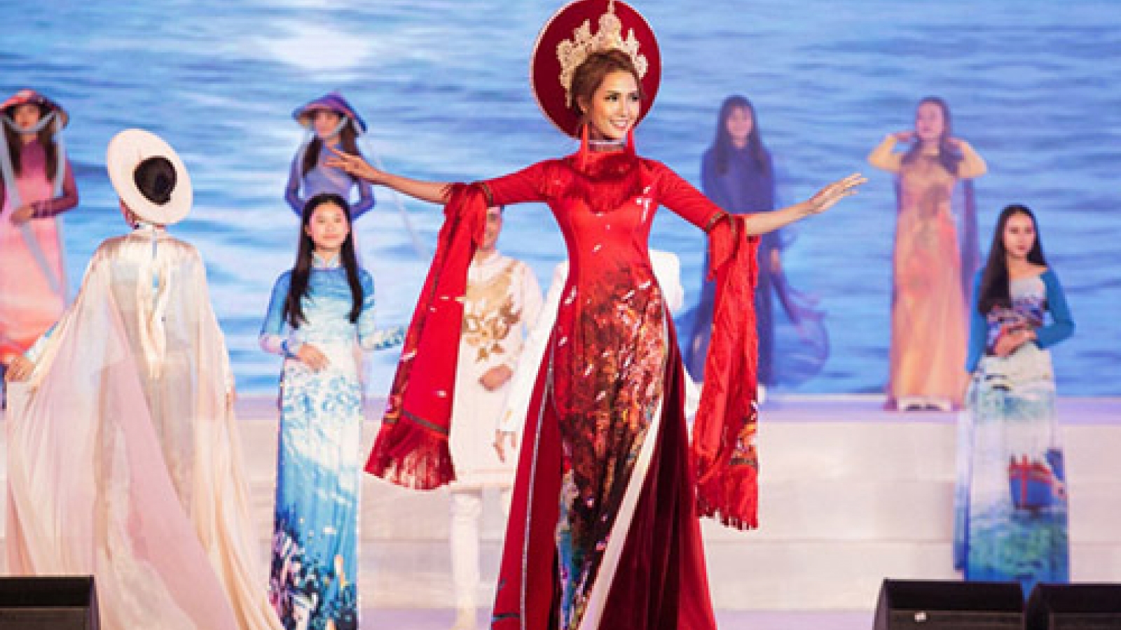 Celebrities dazzle in Ao Dais during Nha Trang Festival