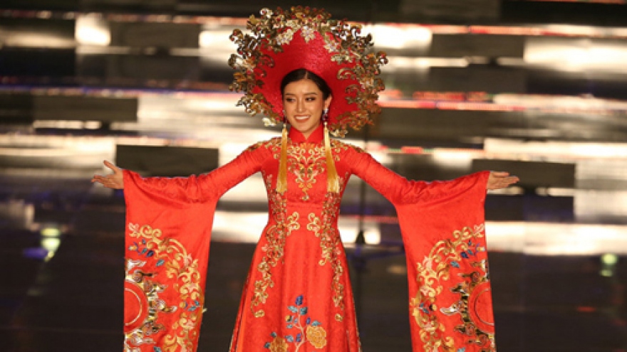 Huyen My shines in national costume contest at Miss Grand pageant