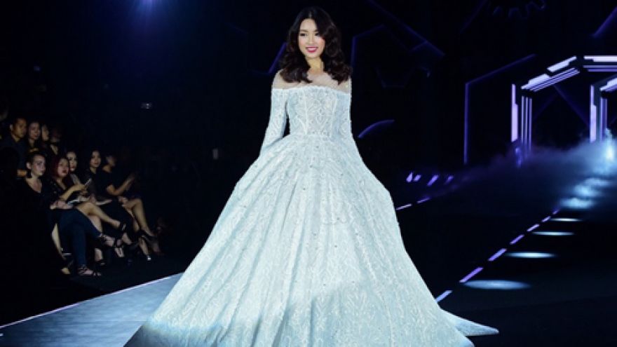 My Linh sparkle in HCM City fashion show