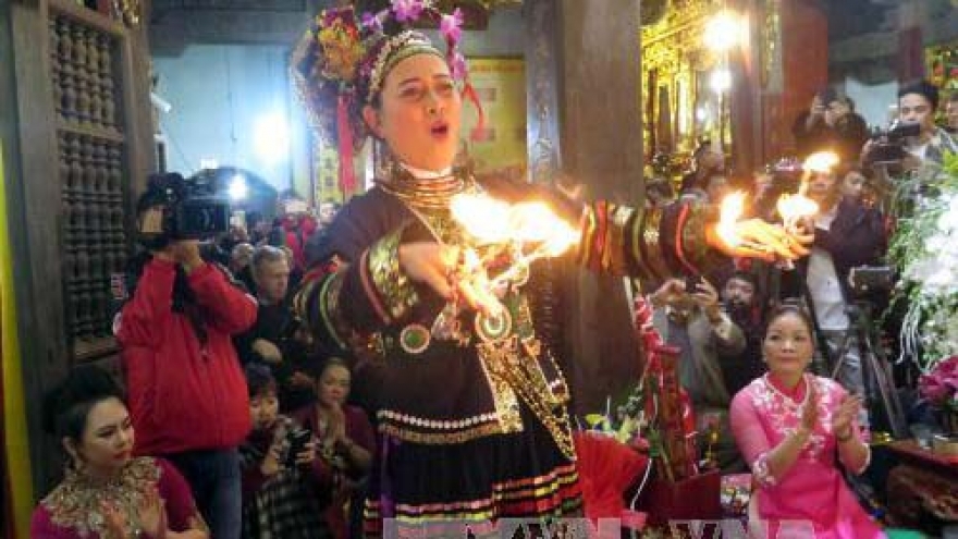 Foreign dignitaries attend Chau Van performances 