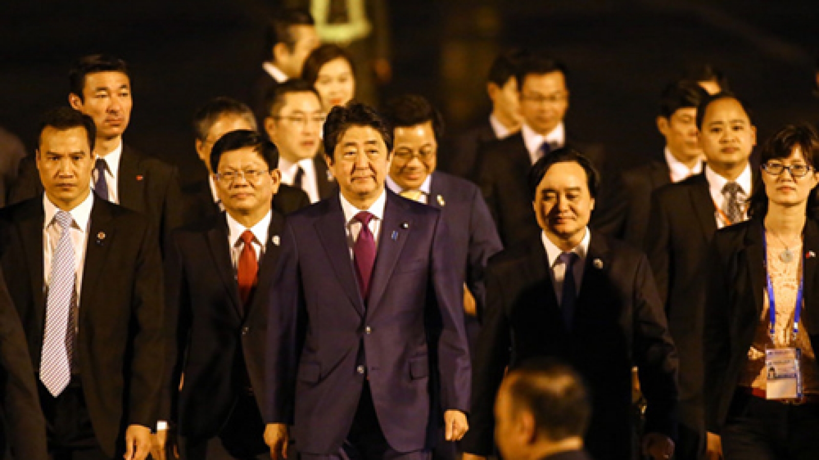APEC 2017: Japanese PM arrives in Da Nang